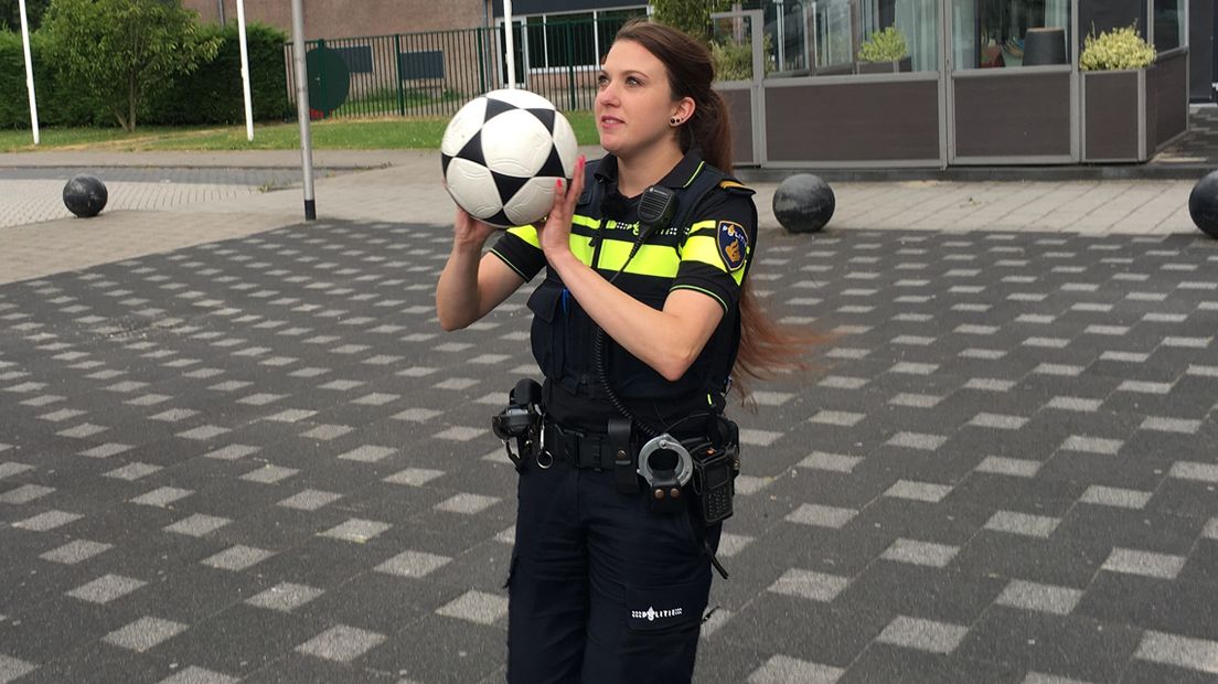 Deborah Kraaij is de korfballende agente