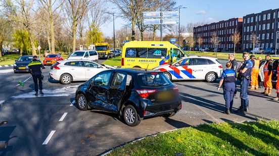 Vijf gewonden bij aanrijding. Vijf gewonden bij aanrijding.