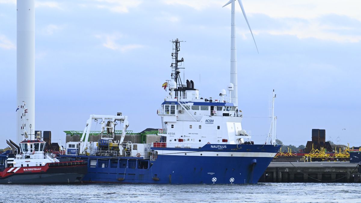 112-nieuws: Container valt in Midwolde van vrachtwagen • Fietser gewond in Veendam