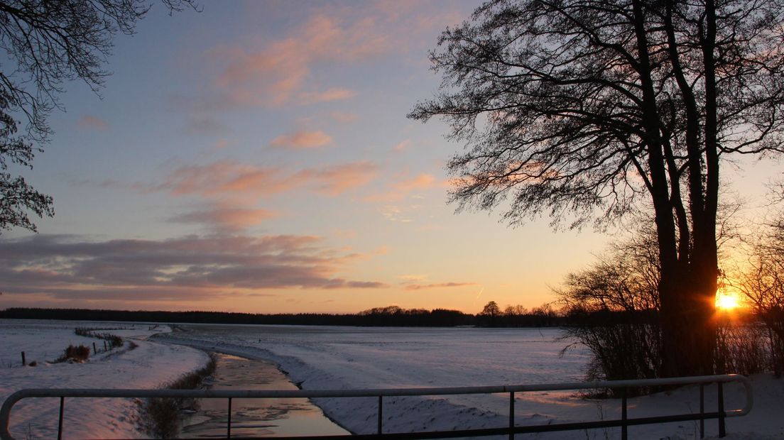 Een prachtige zonsondergang bij het Amerdiep