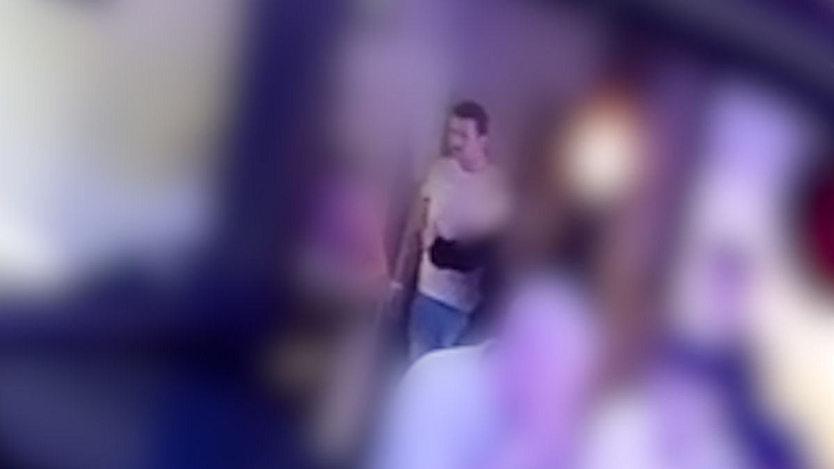 Bezoeker buiten westen na harde klap in horecazaak Hengelo
