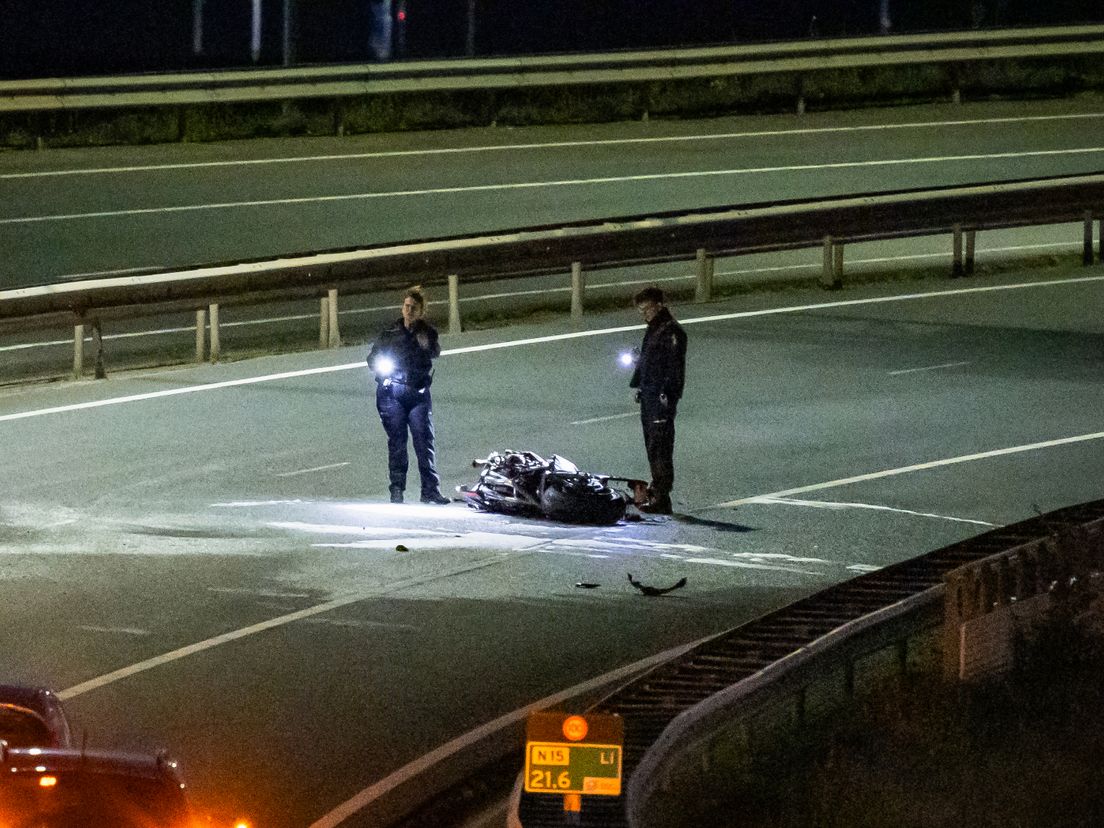 De politie doet verder onderzoek naar de toedracht van het ongeluk.