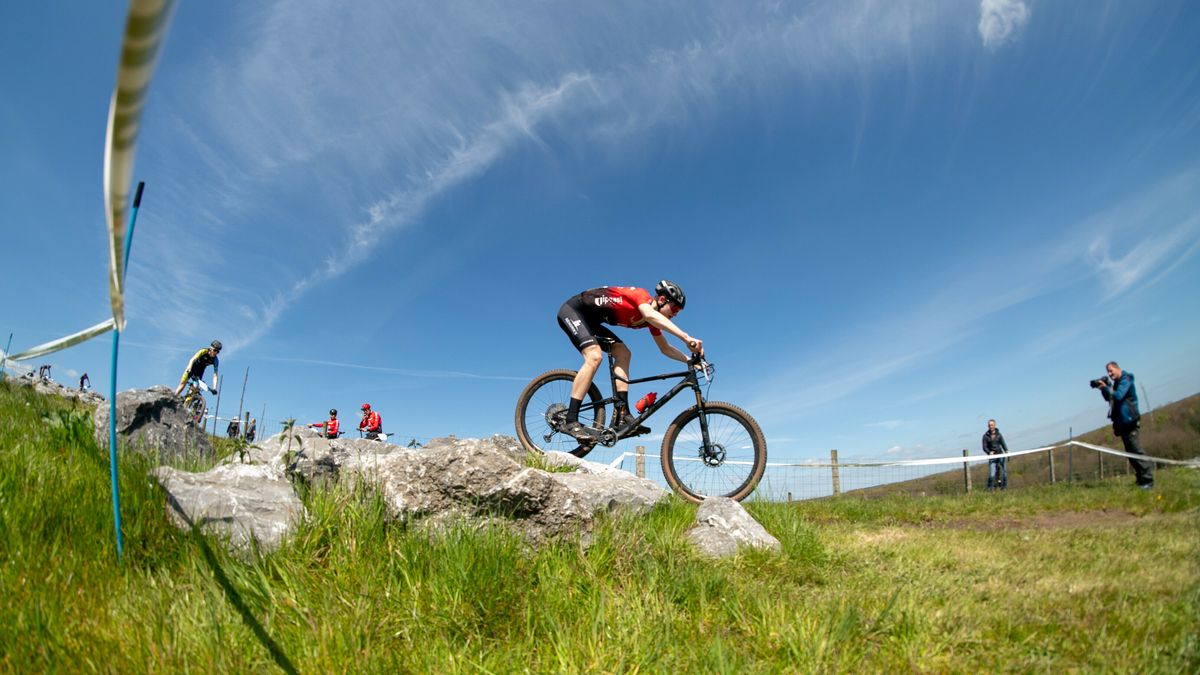 Mountainbikewedstrijd op VAM-berg: wielrenners moeten omrijden