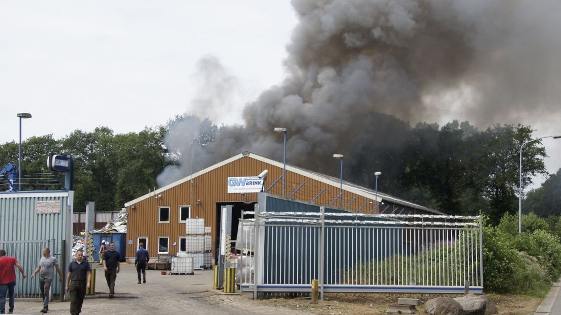 Veel rook bij brand in Nieuw-Dordrecht (Rechten: Van Oost Media)