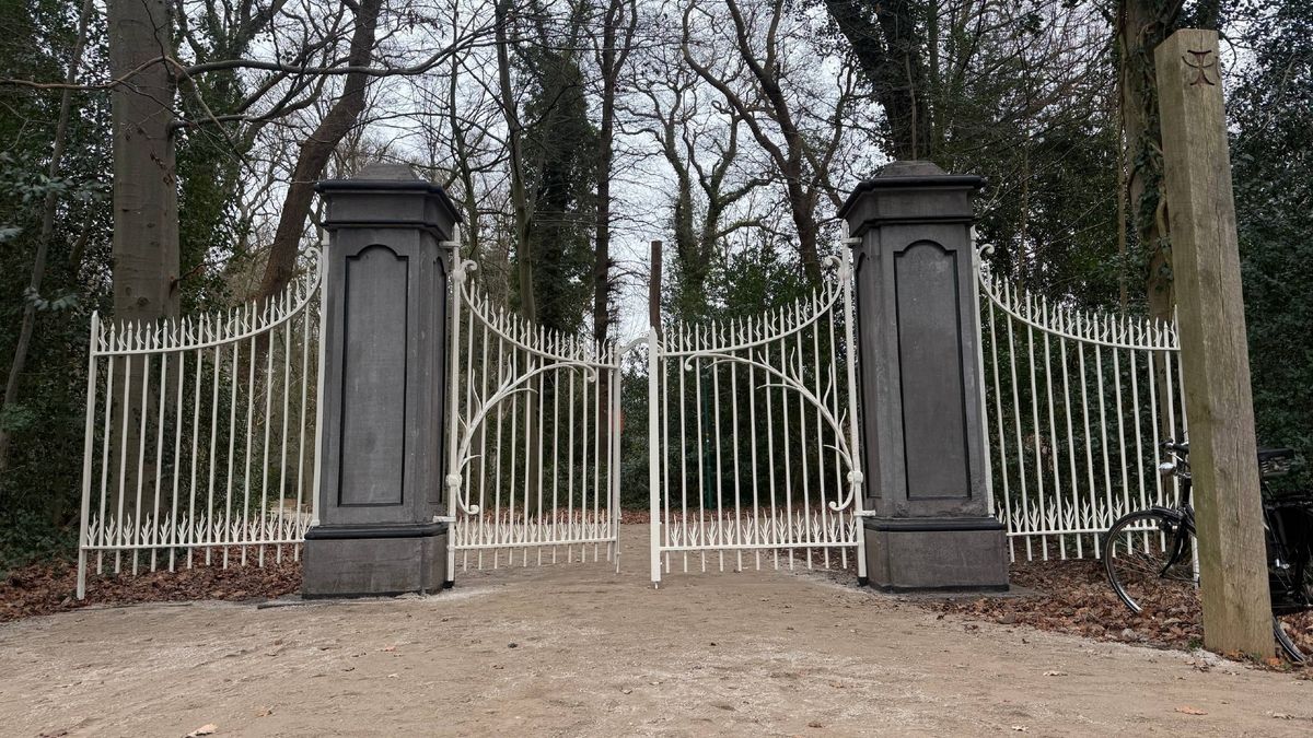 250 jaar oud tolhek keert in oude glorie terug in Kloosterbos Ter Apel