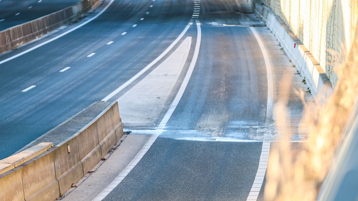 N31 bij Harlingen weer dicht vanwege gladheid door lekkend aquaduct