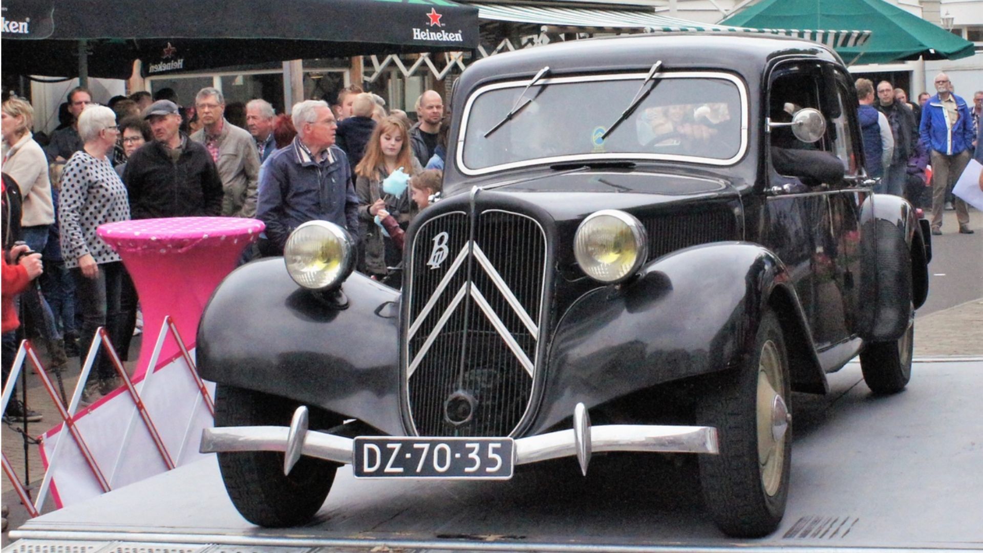 Oldtimers en gezelligheid centraal tijdens Hemelvaartsdag in Aalten.