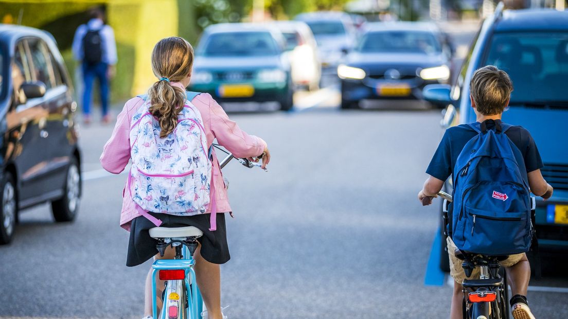Ouders maken zich zorgen over hun kinderen als die op de fiets naar een training gaan