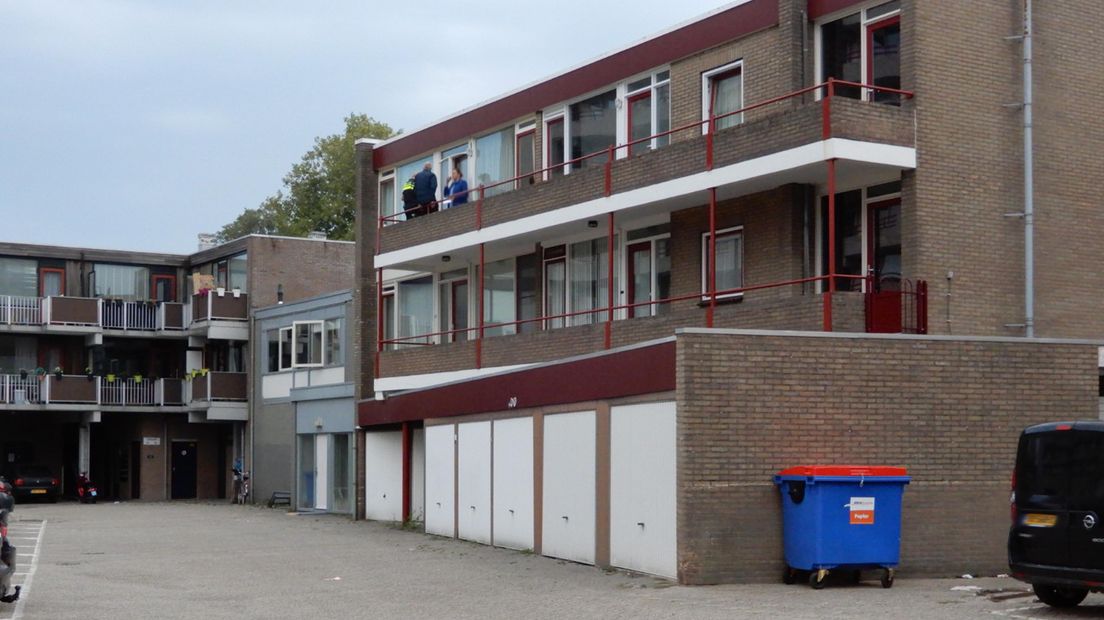 Politieonderzoek aan de achterkant van het appartement (Rechten: Persbureau Meter)