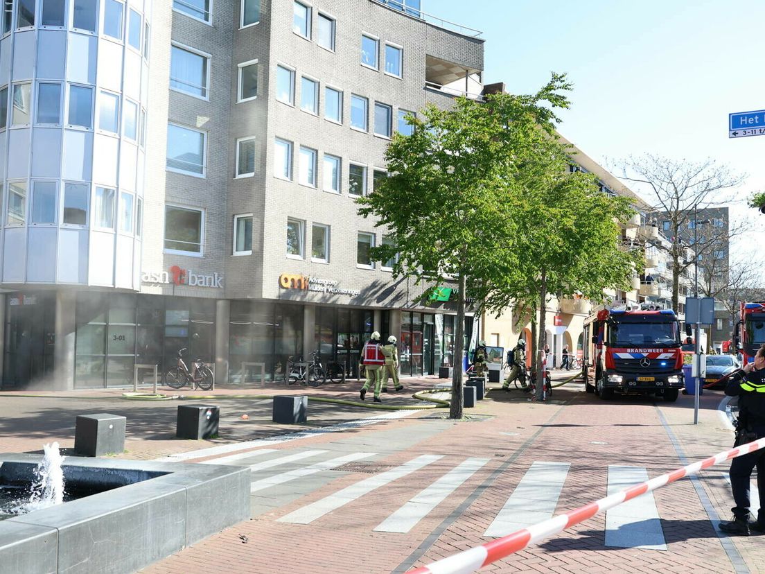 Bankgebouw in Hoogeveen ontruimd vanwege brand