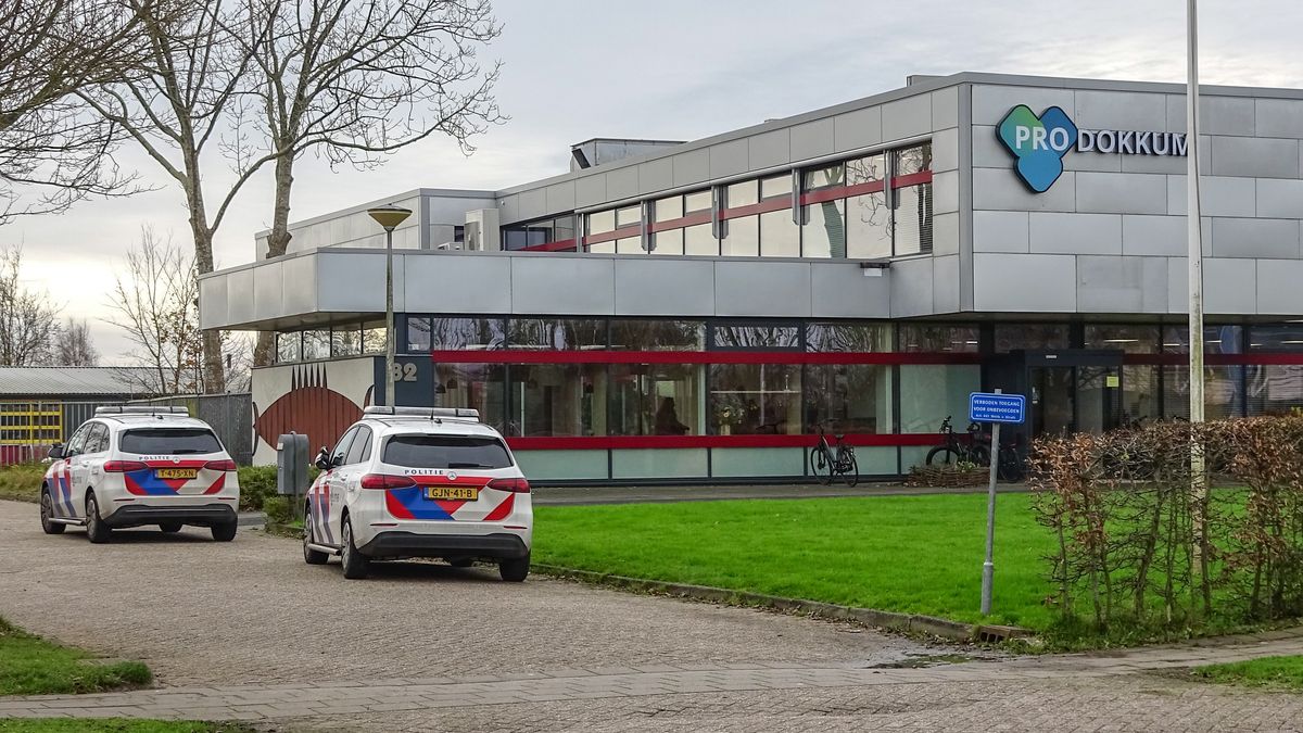 Politie rijdt naar school in Dokkum na vuurwapenmelding, maar vindt niets