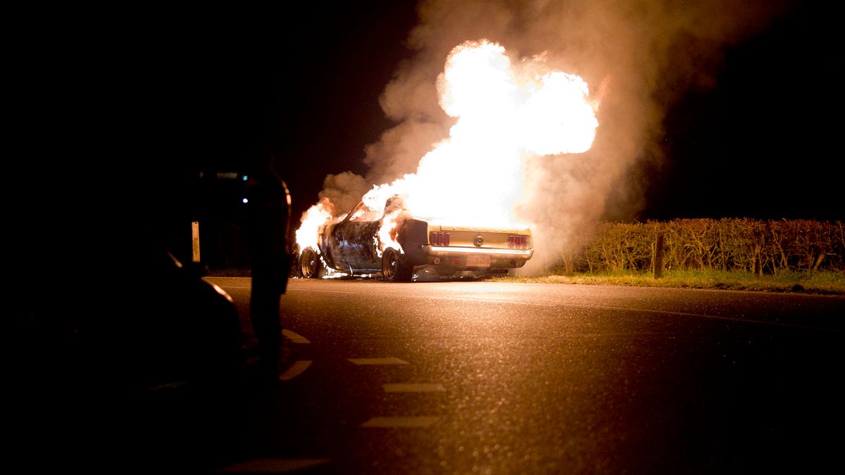 Gestolen oldtimer uitgebrand teruggevonden in Oirsbeek
