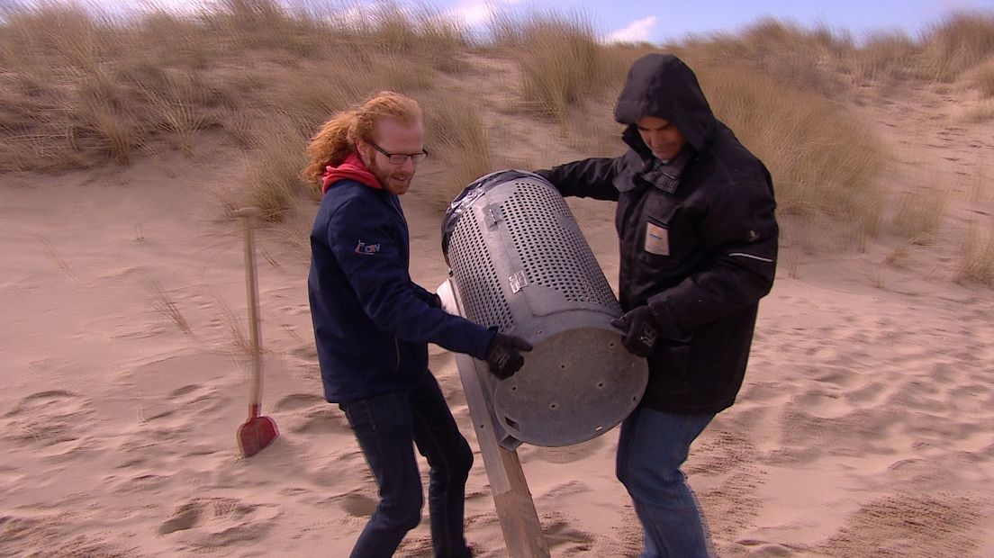 De prullenbakken worden geplaatst