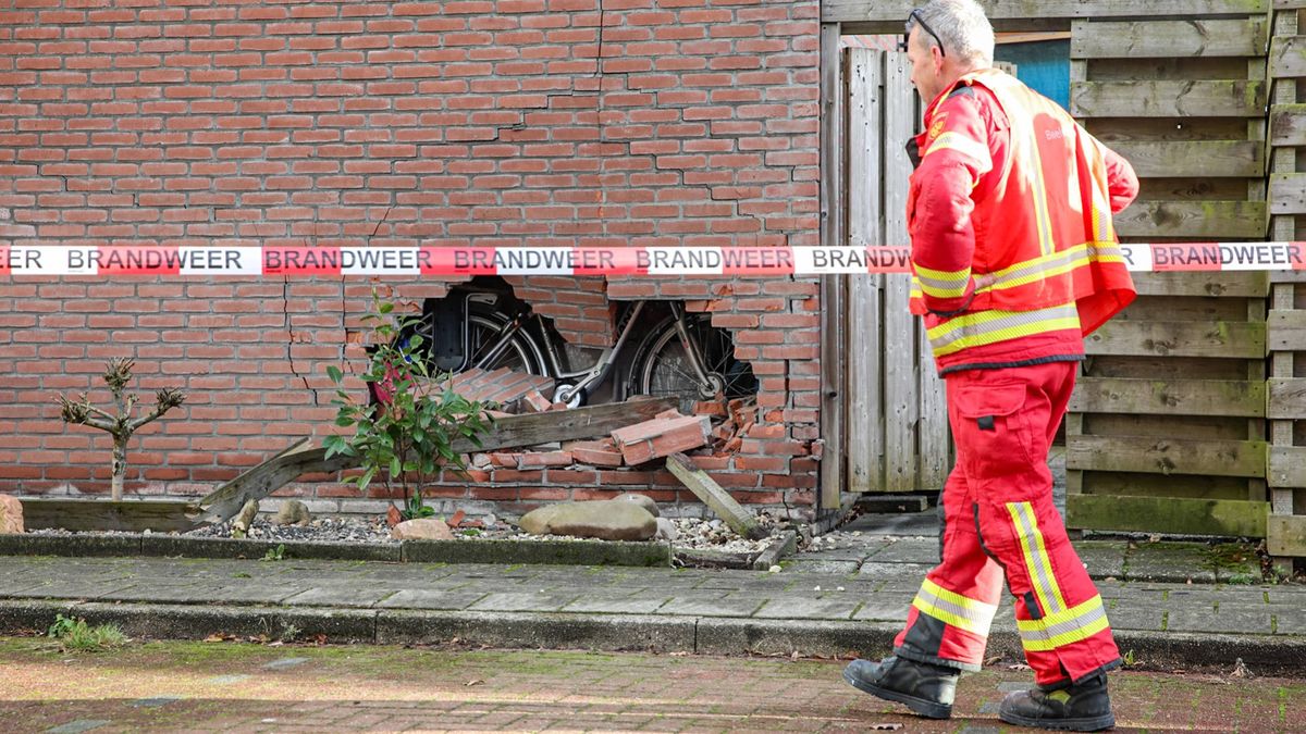 112-nieuws maandag 23 december: Auto ramt gevel in Wildervank • Grote brand in Nieuw-Buinen