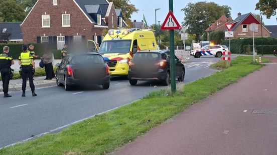 Fietser (15) en automobilist botsen, autoruit gebroken