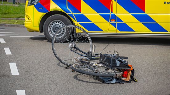 Fietser zwaargewond door aanrijding met bestelbus in Berkel-Enschot. Fietser zwaargewond door aanrijding met bestelbus in Berkel-Enschot.