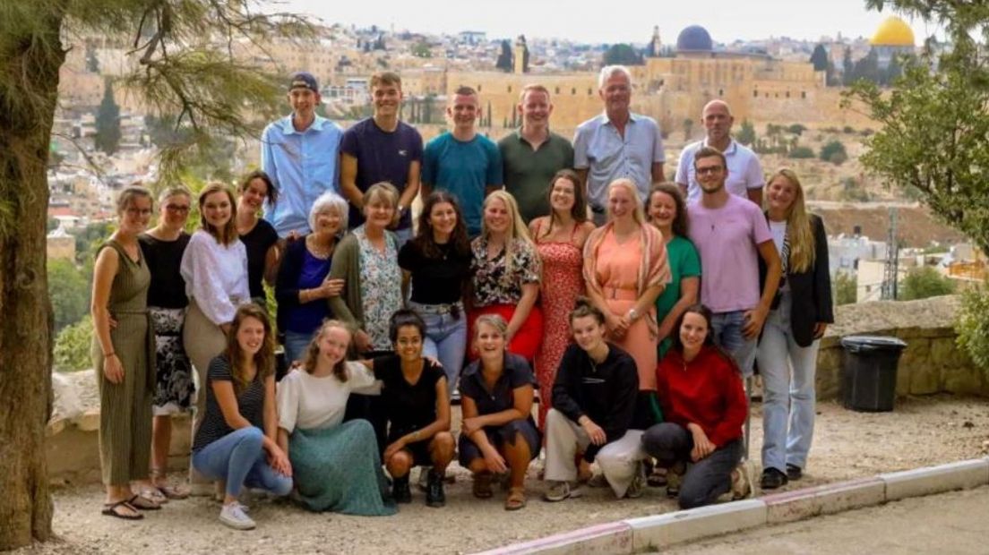 De groep studenten in Israël.