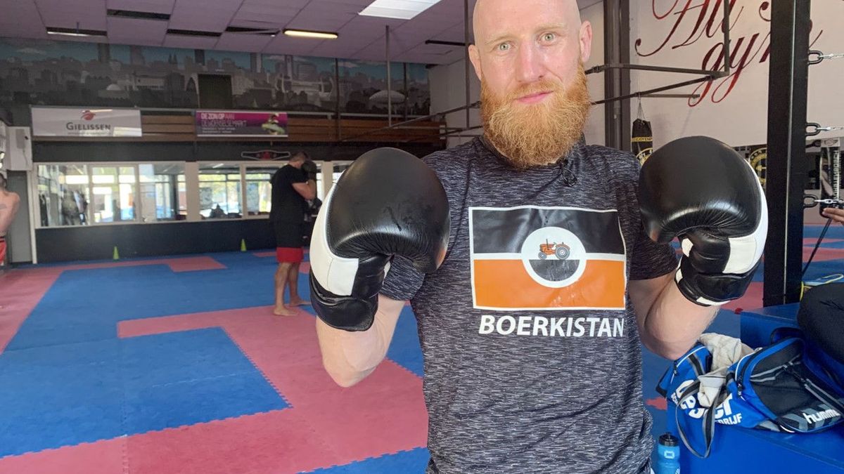 125 fans bij afscheidswedstrijd kickbokser Mitch Kuijpers