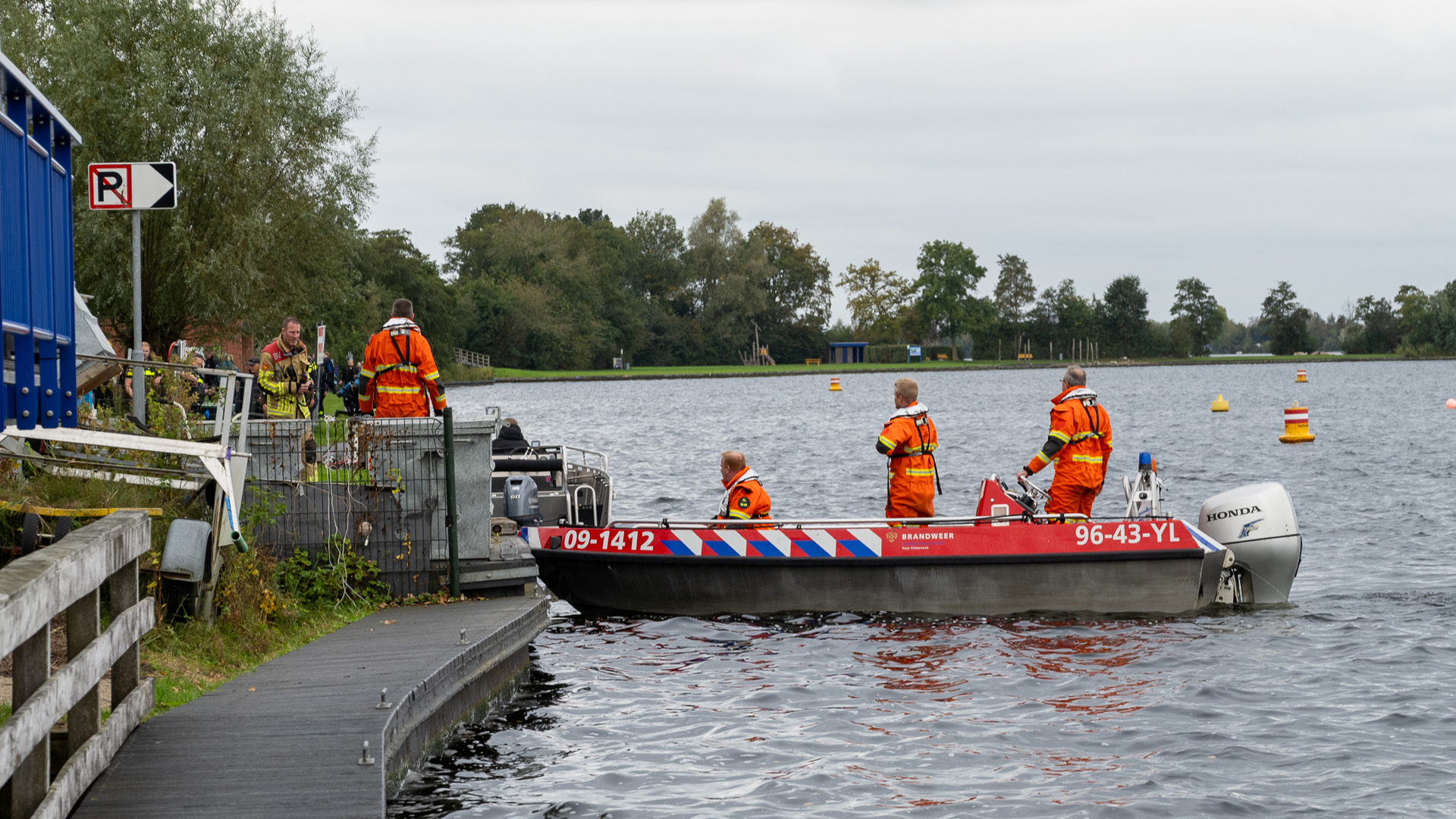 Twee duikers in problemen bij Vinkeveense Plassen: met spoed naar ziekenhuis