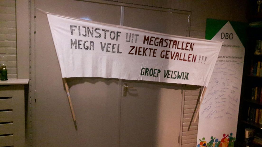 De grote uitbreiding van geitenboerderij Stapelbroek in Velswijk bij Zelhem komt er niet. Dat heeft het college van burgemeester en wethouders besloten. Dat vindt zo'n uitbreiding op dit moment niet verantwoord. Het college wil de aangevraagde vergunning niet verlenen, terwijl de aanvraag wel aan de regels voldoet.