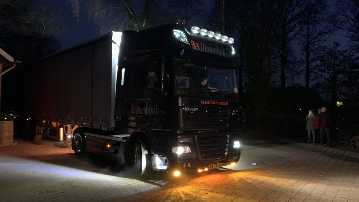 Vrachtwagen vol spullen uit Hertme vertrokken naar Oekraïnse vluchtelingen in Polen