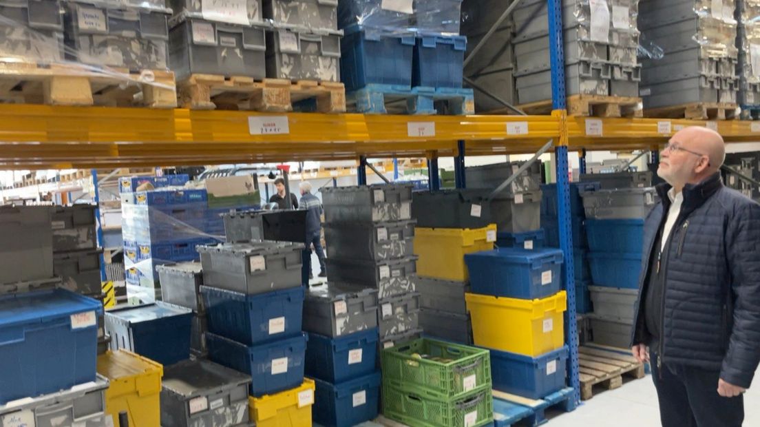 Henk Staghouwer in het distributiecentrum in de stad