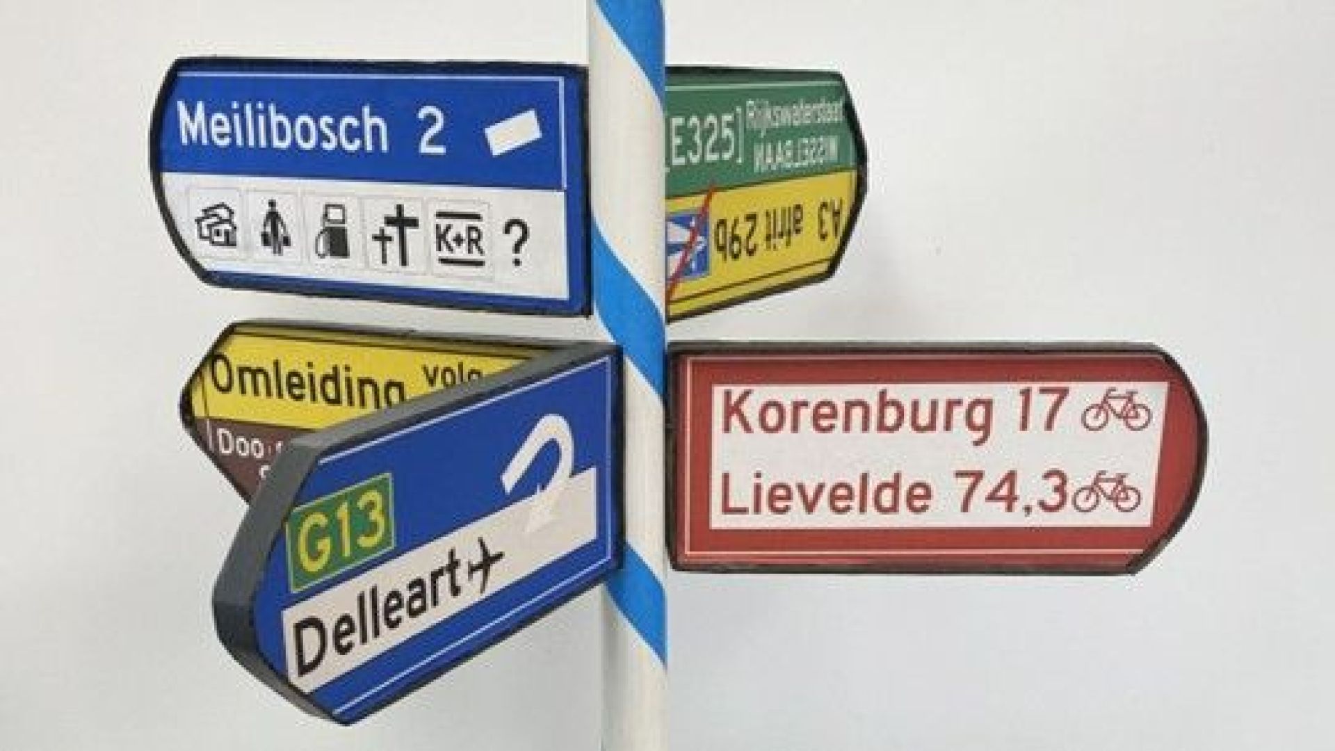 Eindexamenleerlingen Marianum tonen creatief talent tijdens kunstexpositie.