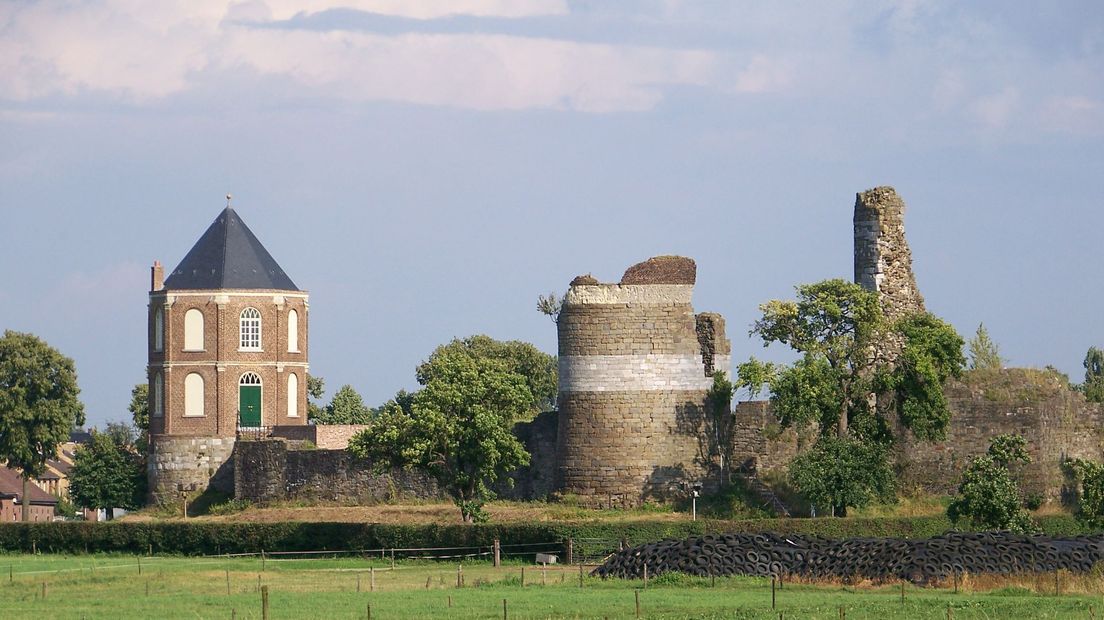 Kasteel Montfort - Seandierx CC BY 3.0 via Wikicommons