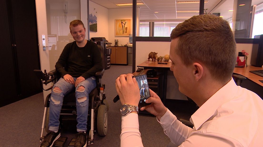 Roy (18) zoekt een date, dus maakt hij zelf een datingsite