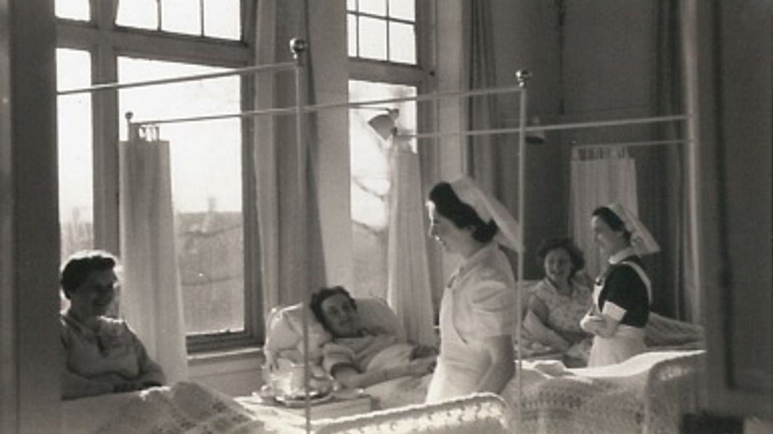 Kraamvrouwen bleven vroeger tien dagen in het ziekenhuis. (Rechten: Gé Annen)