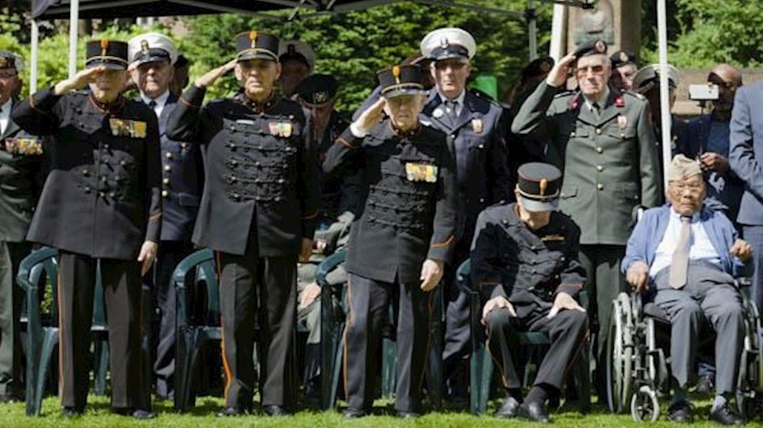 Molukse KNIL-veteranen eregast bij herdenking gevallenen KNIL