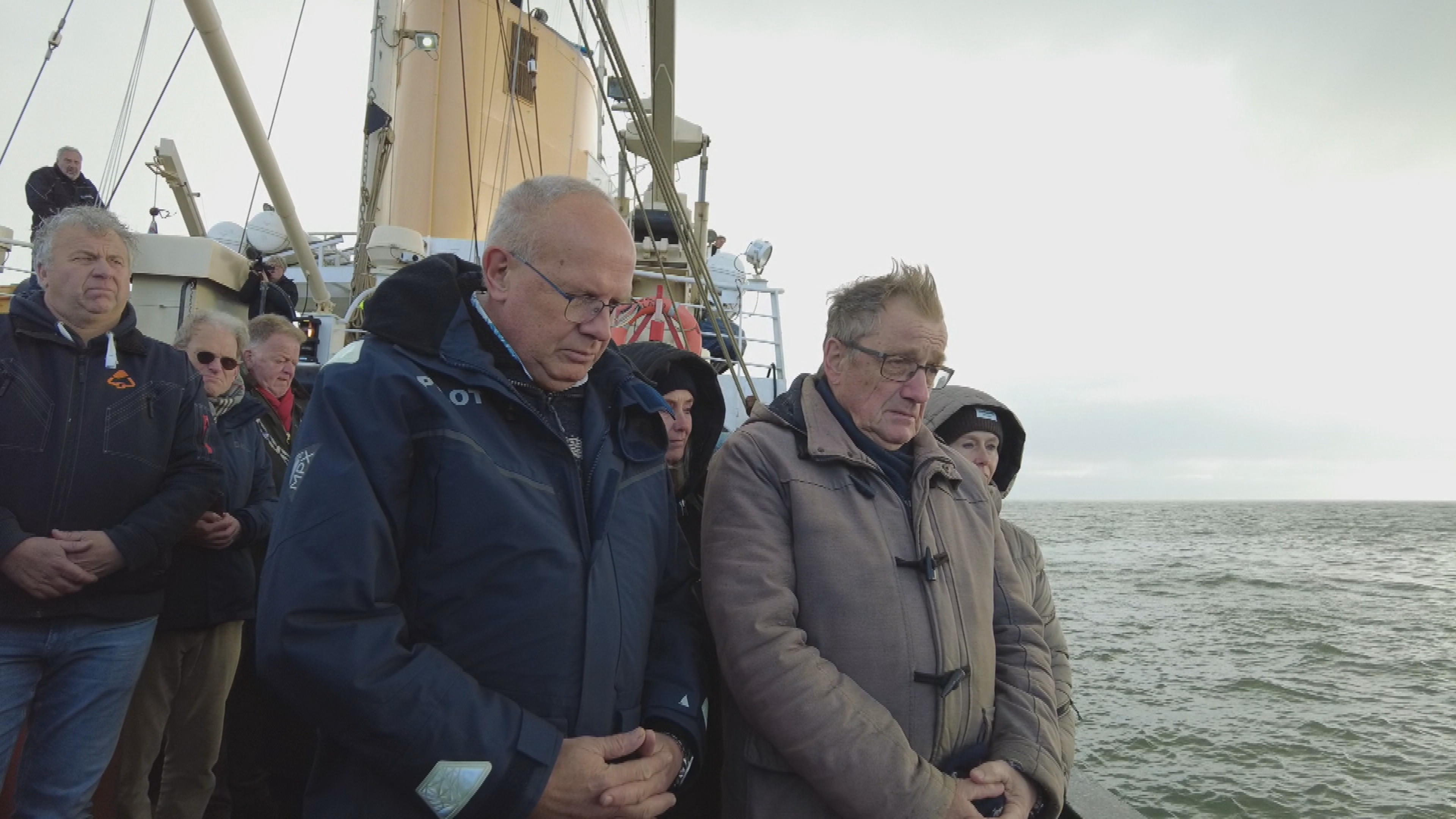 Emoties bij herdenking scheepsramp bij Terschelling: "Je voelt het op het Wad nog meer"