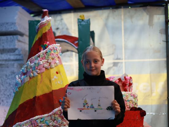Zara (9) ontwerpt haar eigen kinderwagen voor het Bloemencorso Eelde