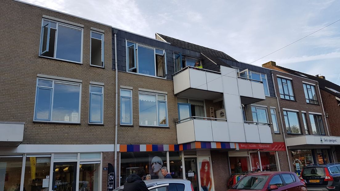 De meeste bewoners van seniorencomplex De Ent in Didam waar brand is geweest, zijn weer thuis. Drie appartementen aan de Schoolstraat zijn voorlopig onbewoonbaar.