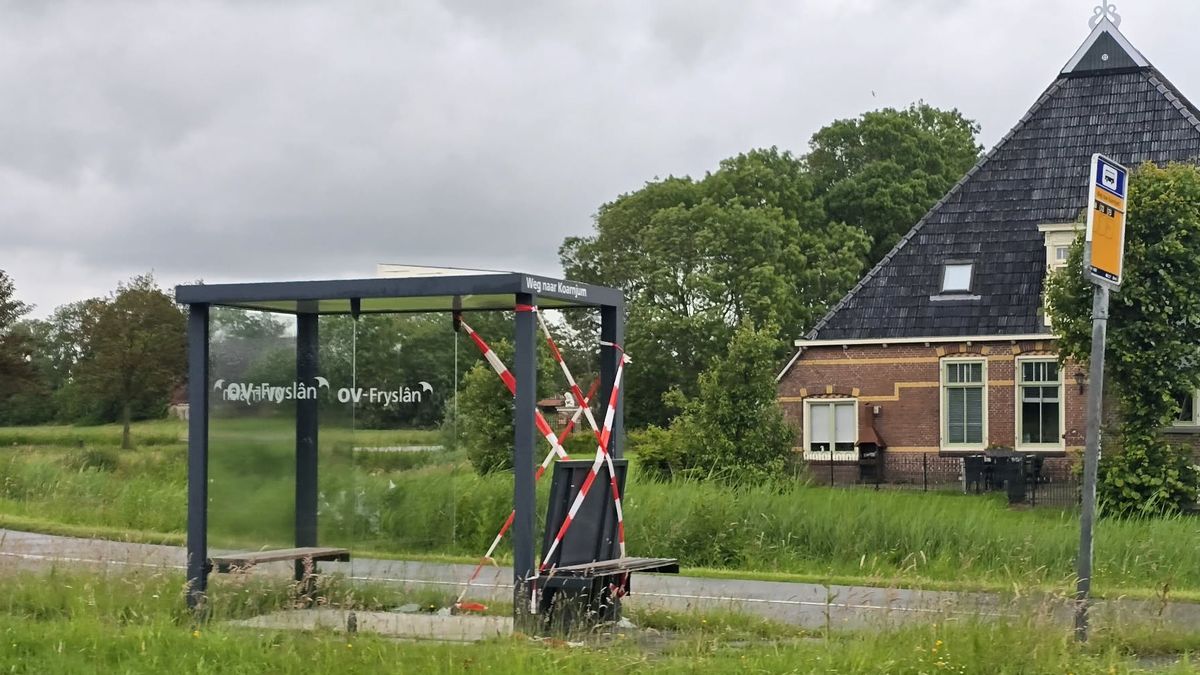Waarom de bushokjes tussen Leeuwarden en Stiens voorlopig niet worden gerepareerd