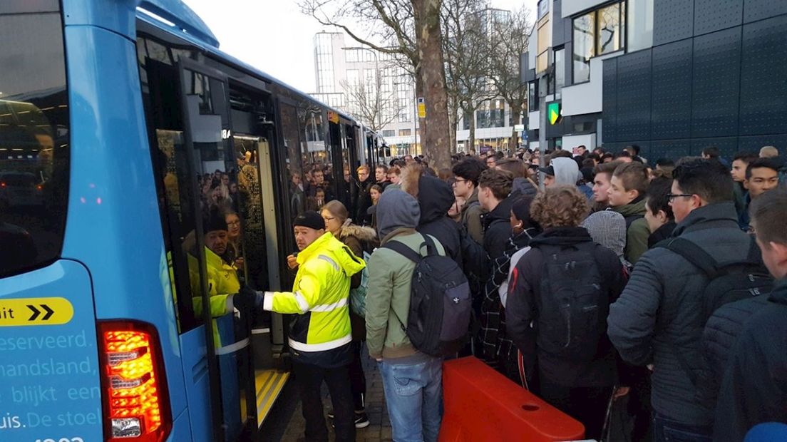Tientallen klachten over volle bussen in Zwolle