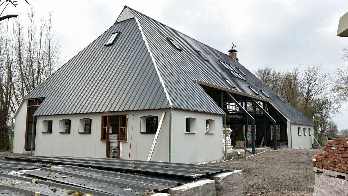 Eerste steen nieuwe boerderij wordt gelegd door vader van Ernst Langhout