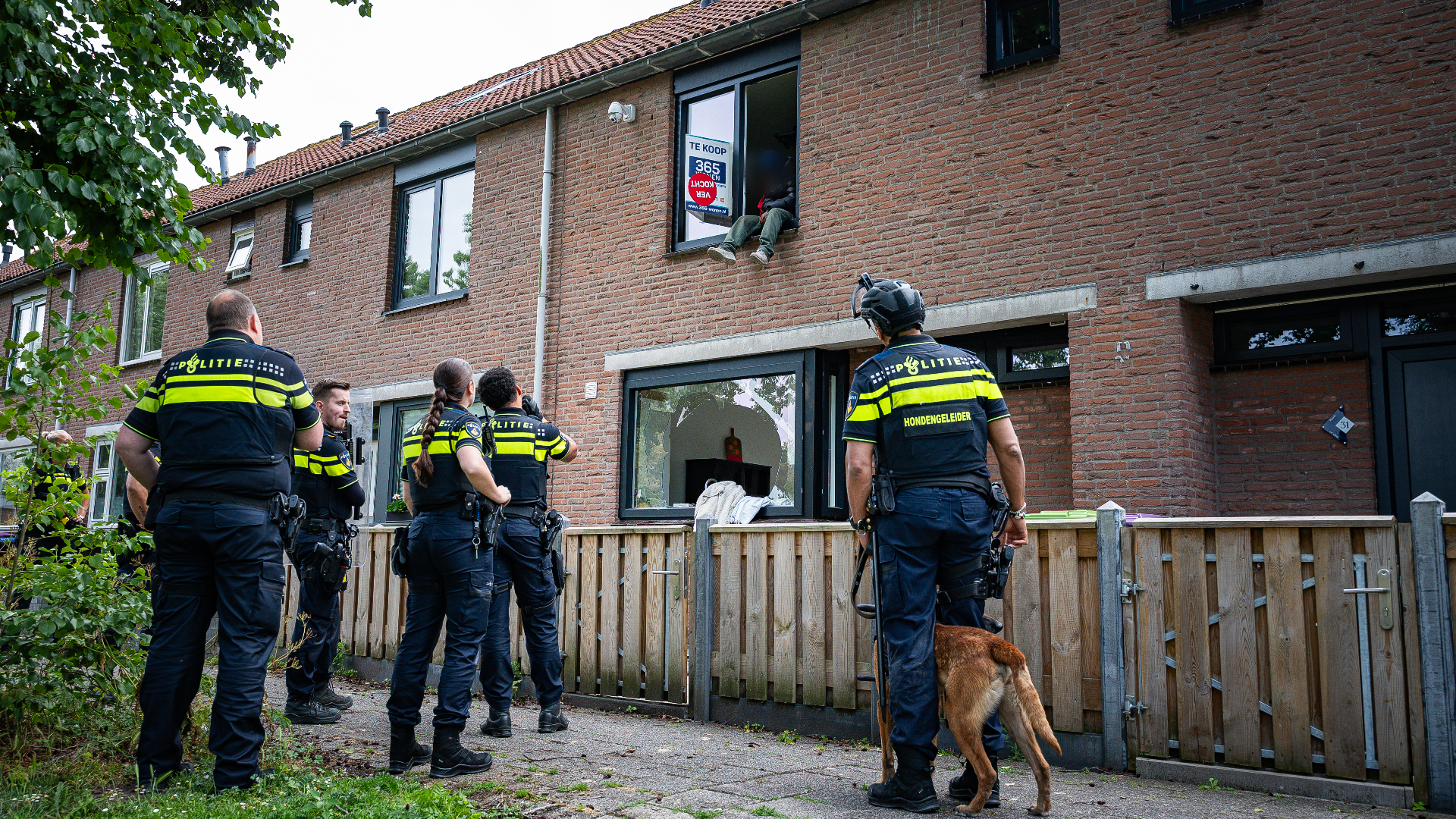 Man vernielt ruit en breekt in bij net verkochte woning, pol