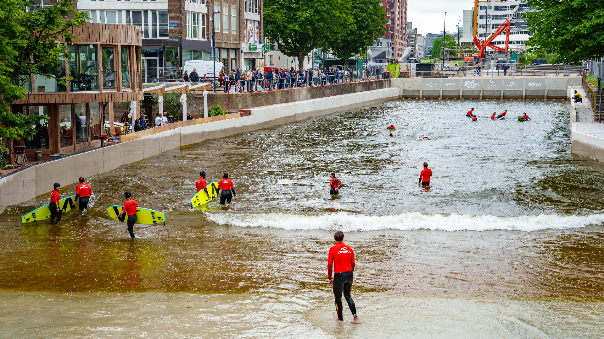 De nieuwe directeur wil dat RIF010 's winters een ijsbaan wordt.