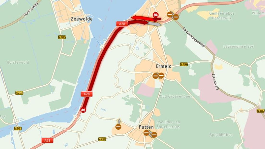 Een autobrand veroorzaakt problemen op de snelweg A28 tussen Amersfoort en Zwolle. De weg zat korte tijd in beide richtingen dicht bij Harderwijk. Inmiddels kan het verkeer in zuidelijke richting weer rijden. Dat meldt de VerkeersInformatieDienst (VID).