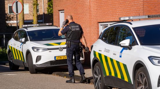 Douane treft duizenden illegale sigaretten aan in Deventer woning, bewoners aangehouden Home