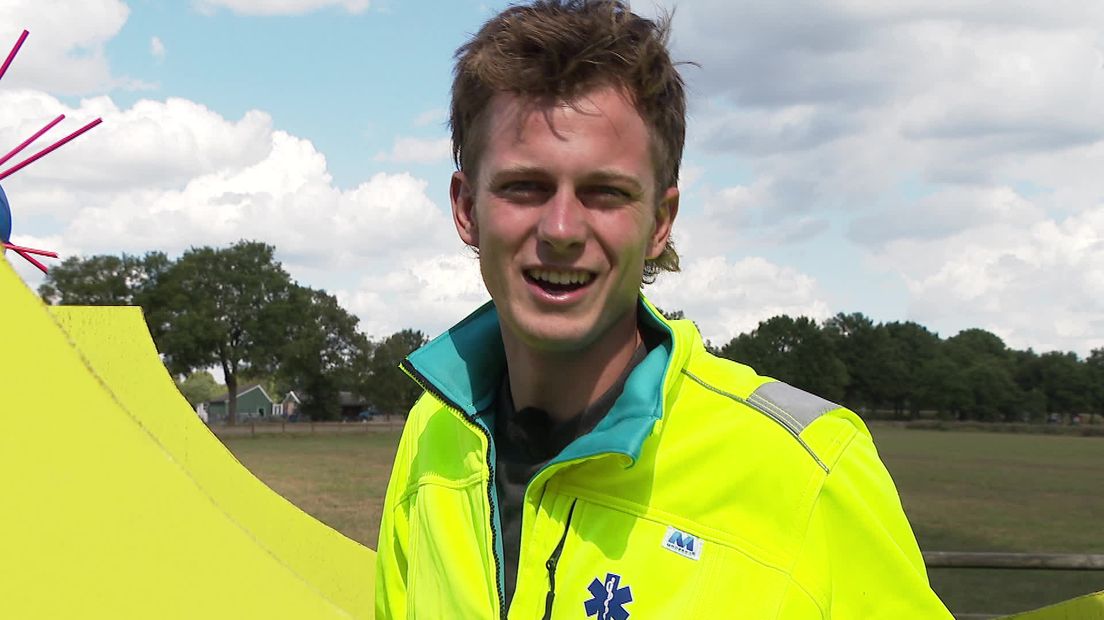 Rutger en Guido uit Erm stappen op de tandemambulance