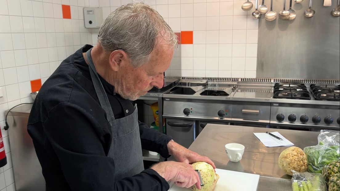 Sybe is druk met de voorbereiding van een nieuw gerecht