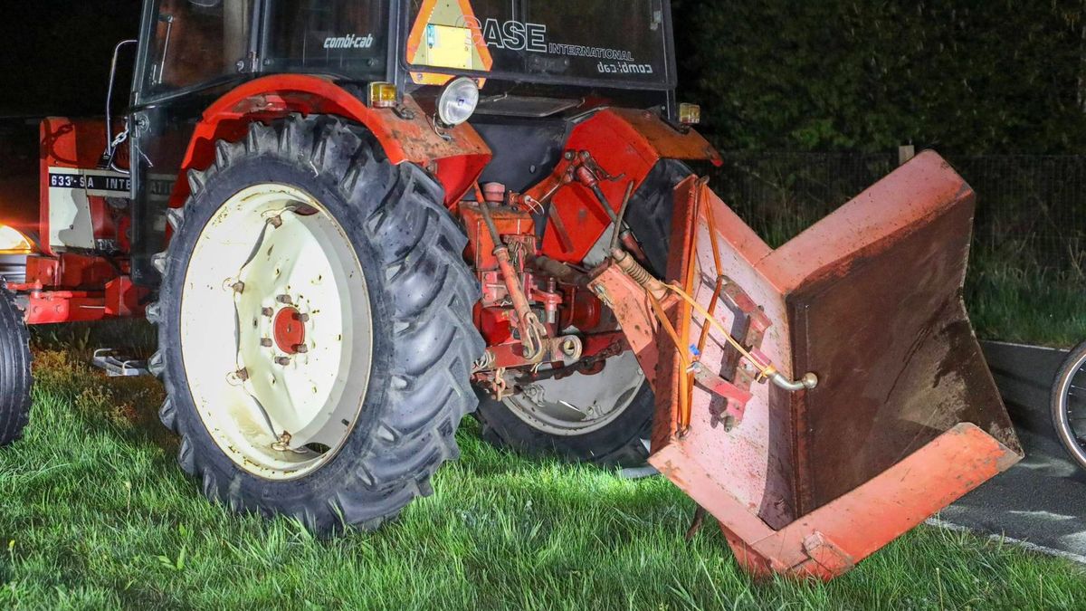 Auto botst op trekker