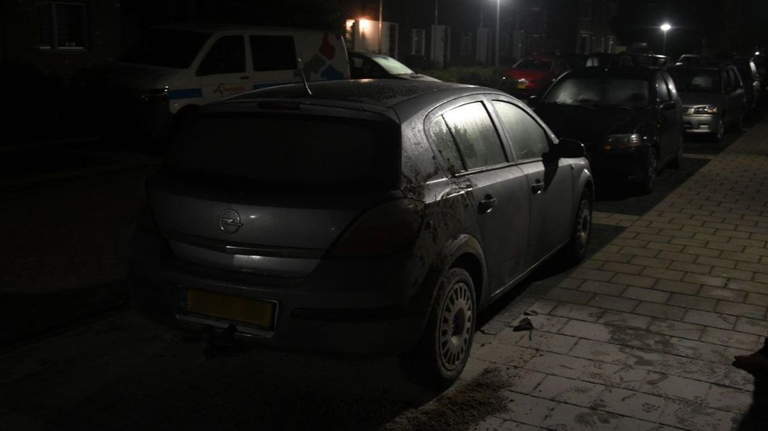 Brandstichting verwoest auto in Steenwijk
