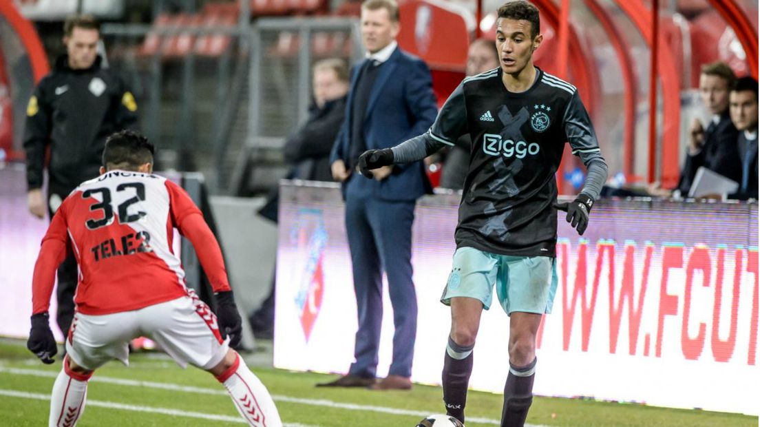 Noussair Mazraoui tijdens het Jupiler League-duel Jong FC Utrecht - Jong Ajax. 