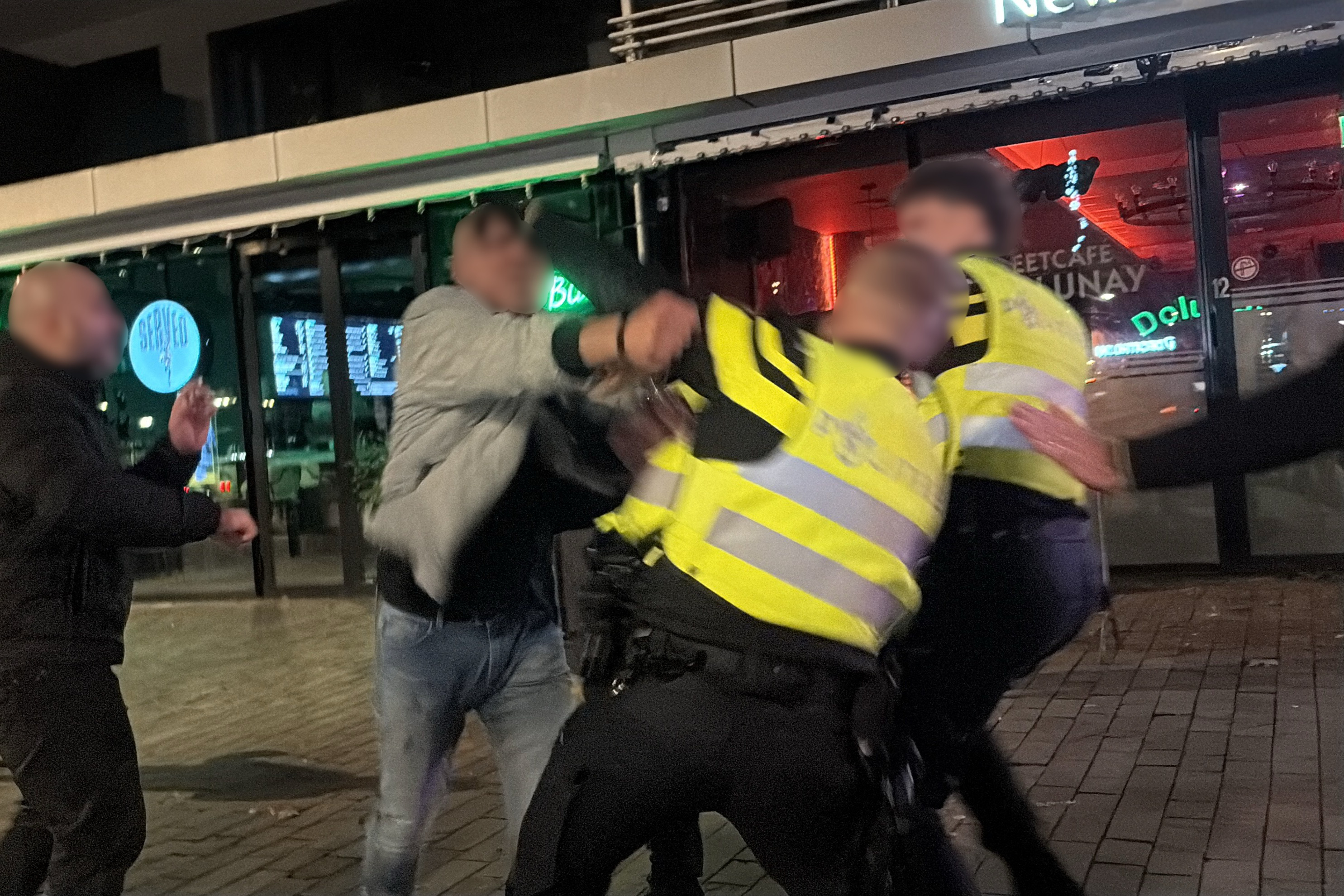 De politie zette een taser in, waarna de man kon worden aangehouden.