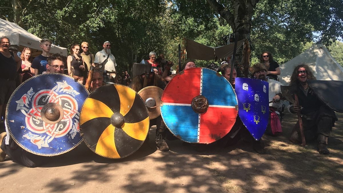 Duizenden fantasyfans trotseren de hitte op Middeleeuws Winschoten: ‘Het voelt als thuiskomen’