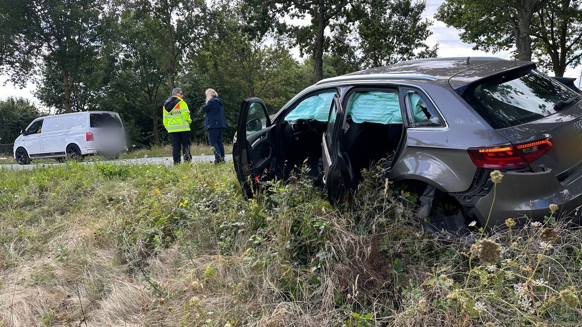 Twee auto's botsen frontaal in Nunhem: één gewonde