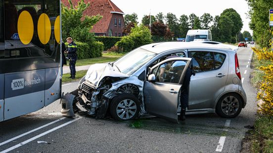 Botsing tussen lijnbus, auto en bedrijfsbusje bij Erica. Botsing tussen lijnbus, auto en bedrijfsbusje bij Erica.